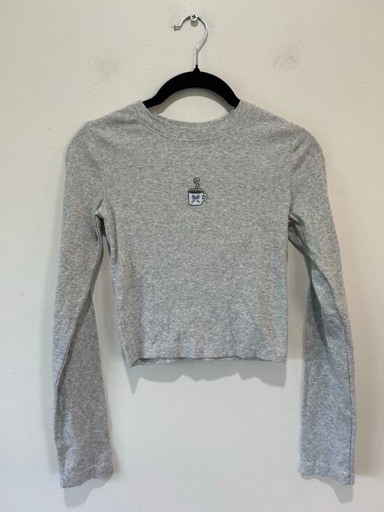 Hollister Tops - Hollister crop t shirt size XS womens grey coffee patch long sleeve ribbed